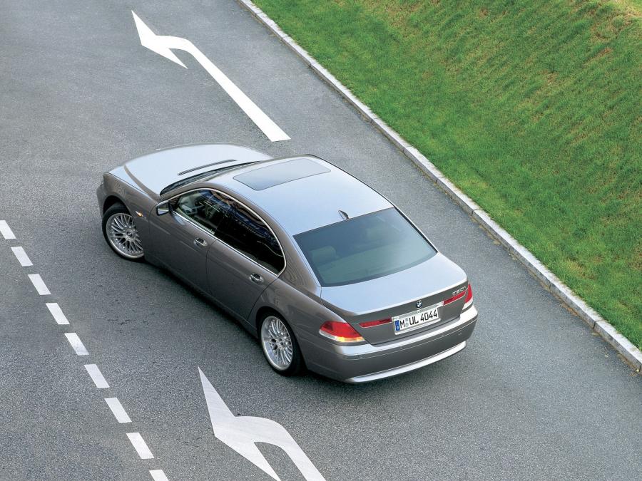  BMW 760i 2003 года  (фото 6 из 15)